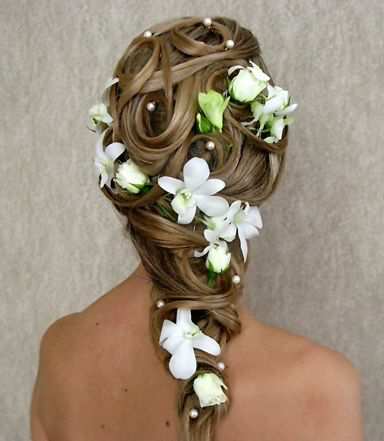 свадебные прически с цветами на длинных волосах