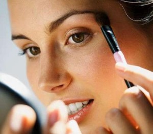 Уроки макияжа для карих глаз - нанесение косметики