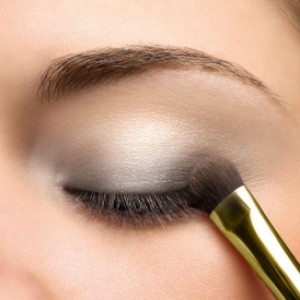 Как делать макияж для глаз - нанесение теней