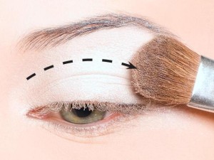 Как сделать красивый макияж глаз?