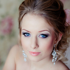 Свадебный макияж для голубых глаз - правила